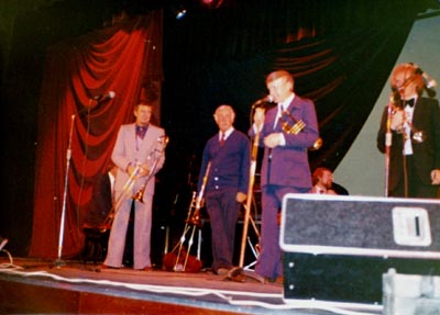 Roy Crimmins with band